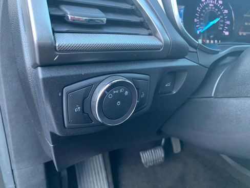 Used 2020 Ford Fusion SE image 16