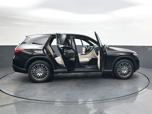 Used 2024 Mercedes-Benz GLC 300 4MATIC image 35