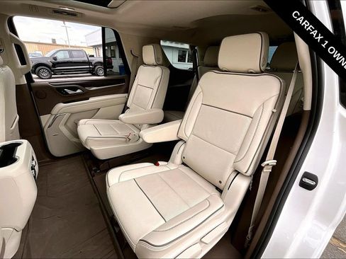 Used 2023 GMC Yukon Denali AWD/4WD image 6