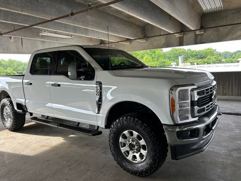 Used 2023 Ford F250 XLT w/ FX4 Off-Road Package AWD/4WD image 18