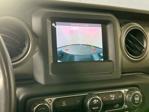 Used 2022 Jeep Gladiator Sport AWD/4WD image 13