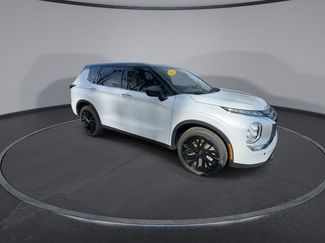 Used 2023 Mitsubishi Outlander SEL video 3