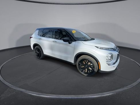 Used 2023 Mitsubishi Outlander SEL image 3