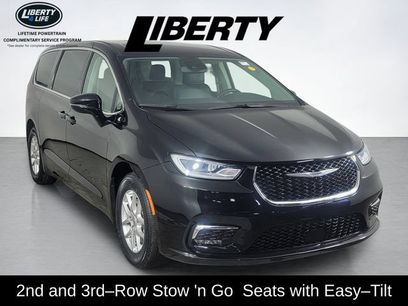 Used 2024 Chrysler Pacifica Touring-L