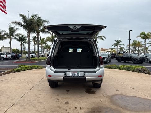 Used 2011 Nissan Armada SV RWD image 18