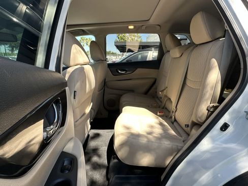 Used 2017 Nissan Rogue SV AWD/4WD image 4