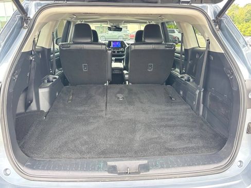 Used 2023 Toyota Highlander XLE AWD/4WD image 17