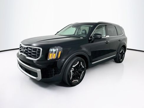 Used 2025 Kia Telluride S FWD image 3