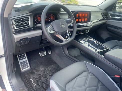 New 2026 Volkswagen Atlas Peak Edition AWD/4WD image 17