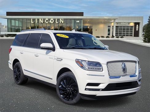 Used 2021 Lincoln Navigator Reserve image 1