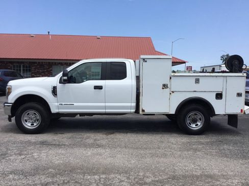 Used 2018 Ford F350 XL w/ Power Equipment Group AWD/4WD image 2