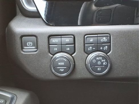 Used 2024 Chevrolet Silverado 2500 LTZ w/ LTZ Convenience Package image 17