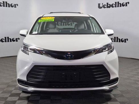 Certified 2023 Toyota Sienna LE FWD image 2