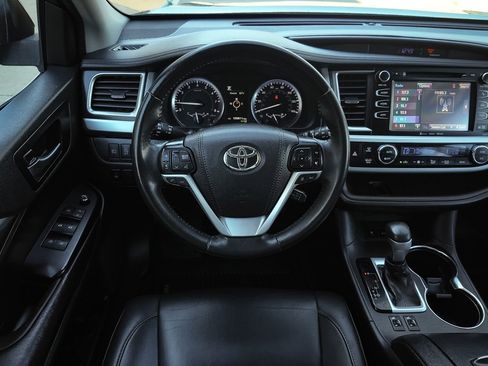 Used 2019 Toyota Highlander XLE image 8