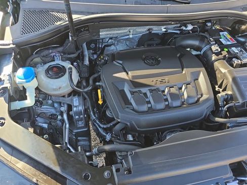 Used 2020 Volkswagen Tiguan SE image 32