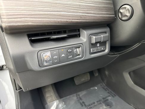 Used 2024 GMC Sierra EV Denali AWD/4WD image 58