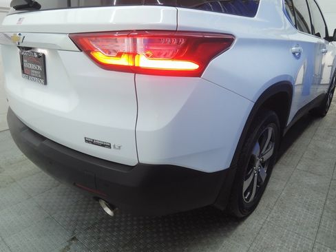 Used 2020 Chevrolet Traverse LT w/ LT Premium Package image 32
