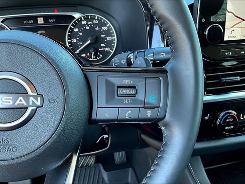 Used 2025 Nissan Pathfinder SL w/ Black Appearance Package image 12