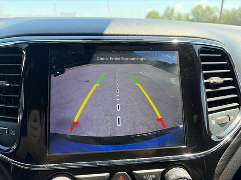 Used 2020 Jeep Grand Cherokee Altitude RWD image 20