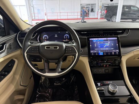 Used 2022 Jeep Grand Cherokee L Limited w/ MOPAR Finishing Package image 16