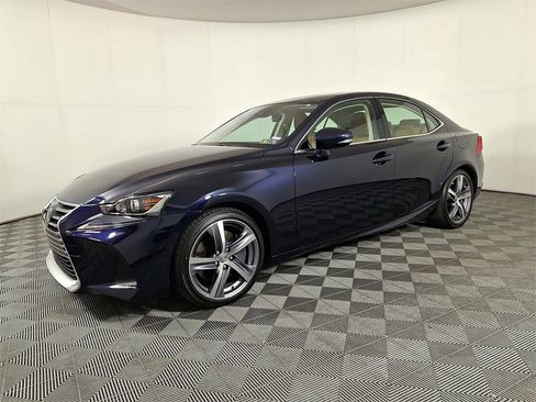 Used 2018 Lexus IS 300 AWD image 6