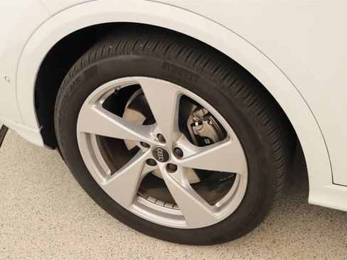 Certified 2025 Audi Q5 Prestige w/ 20" Wheel Package image 32