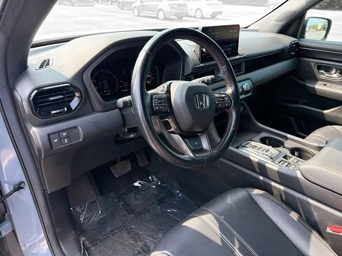 Used 2025 Honda Pilot TrailSport image 12