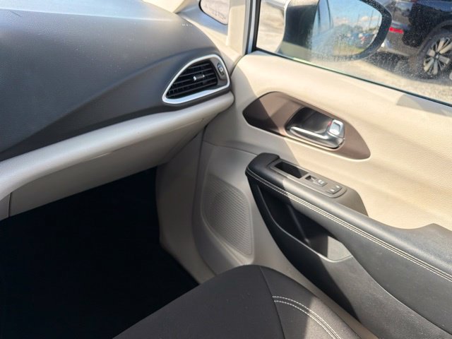 Used 2022 Chrysler Voyager LX FWD image 20