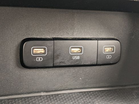 Certified 2023 Kia Carnival LX image 25