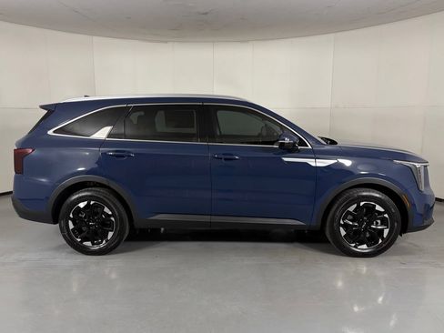 New 2026 Kia Sorento S FWD image 9
