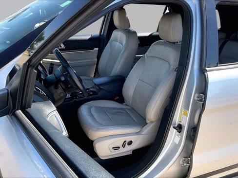 Used 2018 Ford Explorer Limited FWD image 8