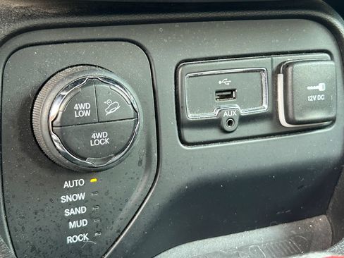 Used 2016 Jeep Renegade Trailhawk AWD/4WD image 17