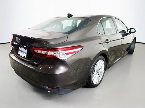 Used 2019 Toyota Camry XLE image 7