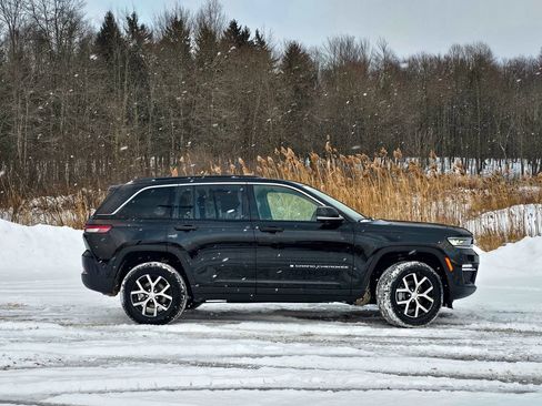 New 2025 Jeep Grand Cherokee Limited image 3