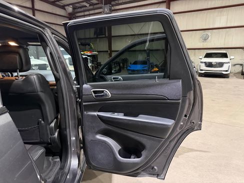Used 2018 Jeep Grand Cherokee Altitude AWD/4WD image 20