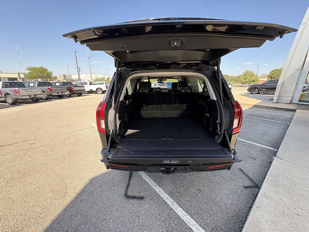 Used 2025 Ford Expedition Max Active AWD/4WD image 13