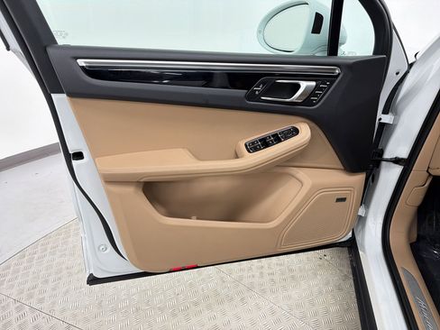 Certified 2023 Porsche Macan S AWD/4WD image 20