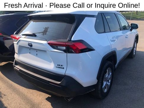 Used 2021 Toyota RAV4 XLE AWD/4WD image 4