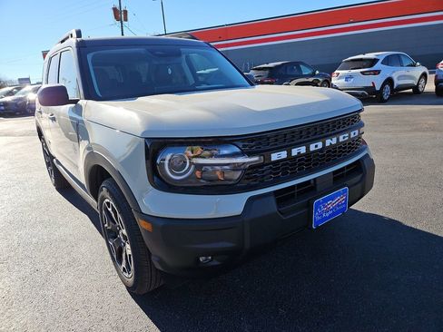 New 2025 Ford Bronco Sport Outer Banks image 2