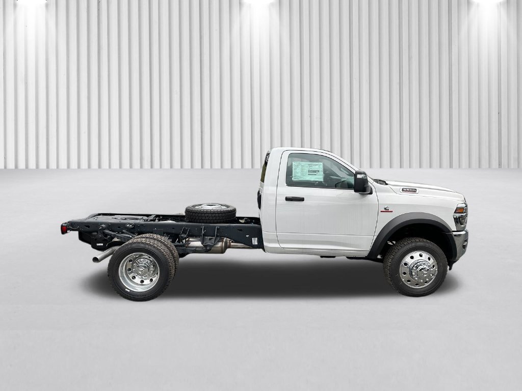 New 2026 RAM 5500 Tradesman w/ Chrome Appearance Group AWD/4WD image 3