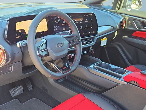 New 2025 Chevrolet Equinox EV RS image 11