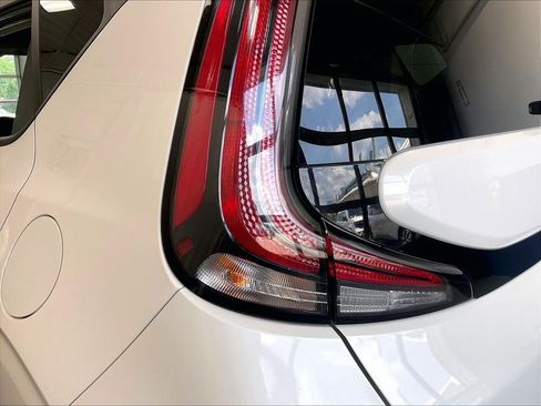 Used 2025 Kia Soul LX FWD image 34