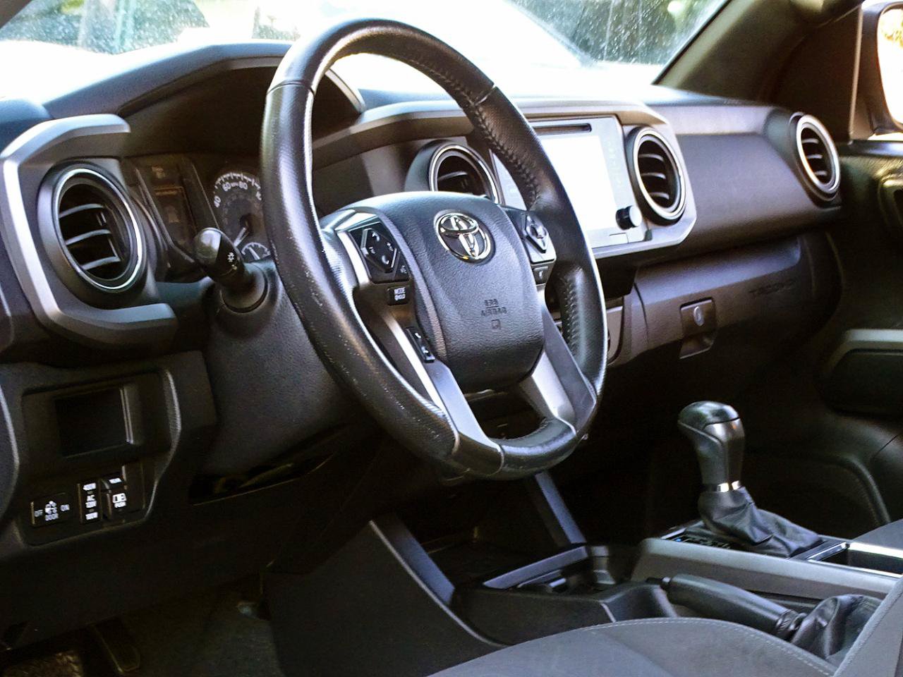 Used 2017 Toyota Tacoma TRD Sport w/ Tow Package (A/T) AWD/4WD image 18