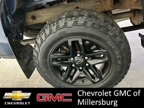 Used 2019 Chevrolet Silverado 1500 Custom Trail Boss w/ Custom Convenience Package AWD/4WD image 10