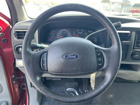 Used 2005 Ford Excursion XLT image 17