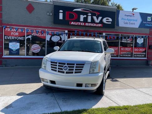 Used 2007 Cadillac Escalade AWD w/ Information Package image 1