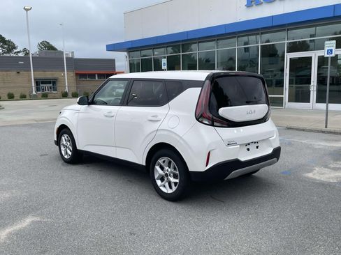 Used 2025 Kia Soul LX w/ LX Technology Package FWD image 4