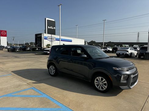 Certified 2022 Kia Soul LX FWD image 10
