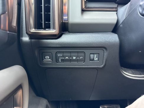 Used 2025 GMC Hummer EV 2X w/ LPO, Sport Package AWD/4WD image 25