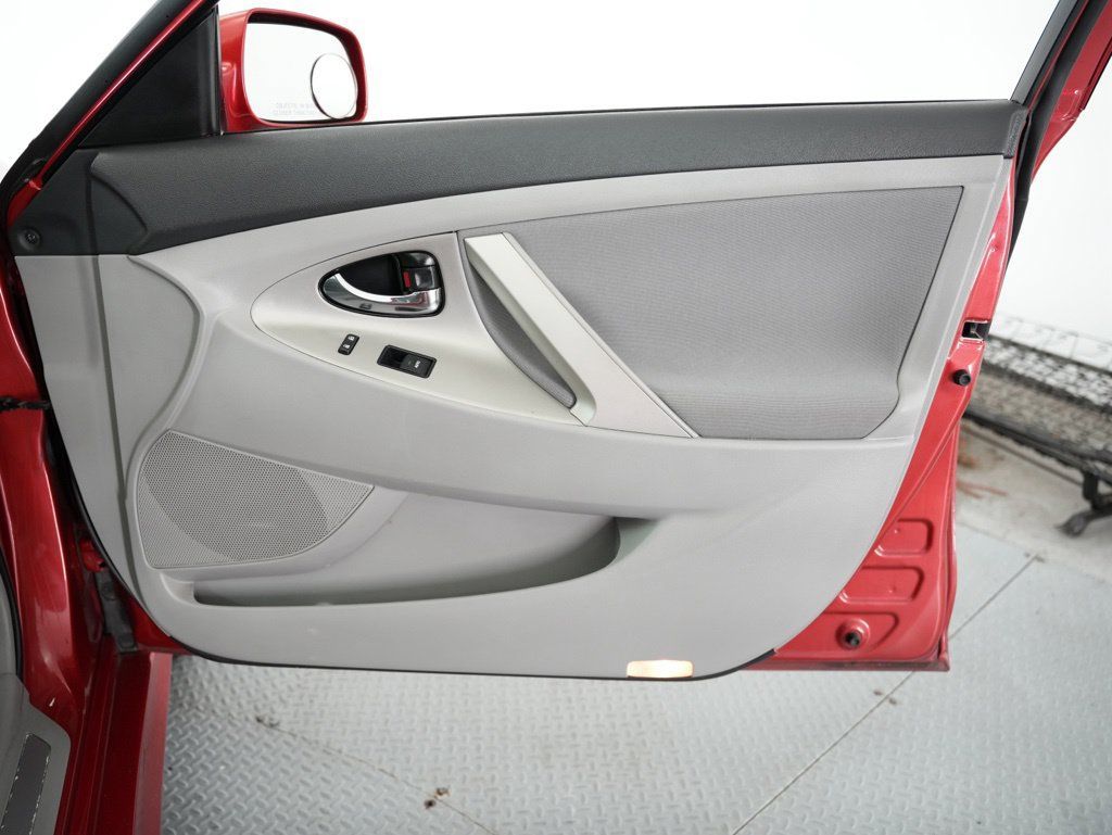 Used 2011 Toyota Camry SE w/ SE Extra-Value Pkg #1 FWD image 50
